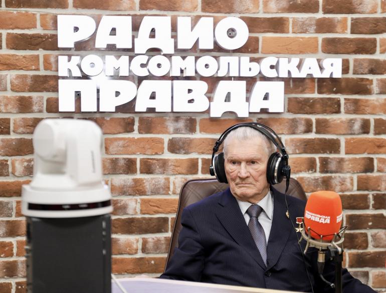 Герой Советского Союза генерал Геннадий Зайцев в студии Радио «Комсомольская правда». Осень 2023 года. Фото Марии Берниц